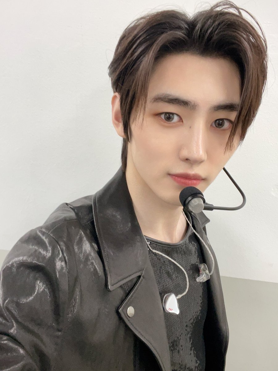 byunweejoo's tweet photo. ENGENE! Thank you for coming to our showcase. After a long time, finally we're on the stage with our newest album and song. I will show better performance next time. Once again, thank you for supporting our comeback! https://t.co/NrQw1bm1vH