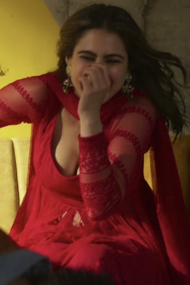 Useless Dupatta as her Acting 🥵😂
#SaraAliKhan