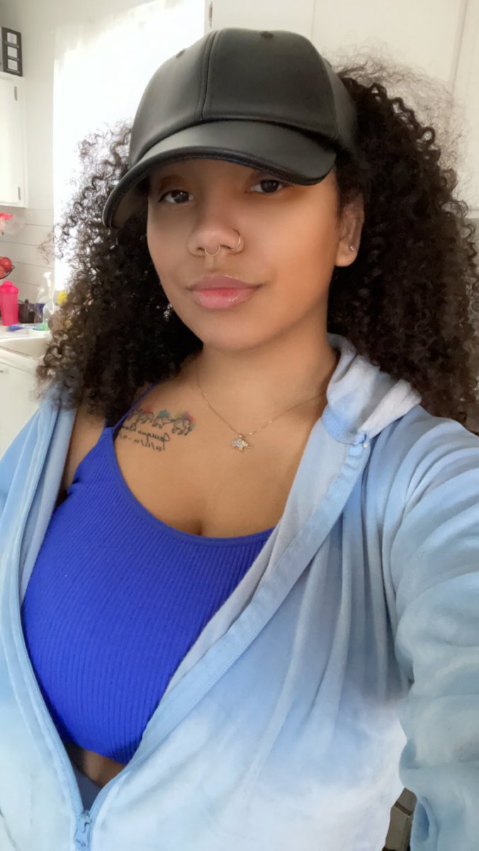 RelaxItsMyHair's tweet photo. Now that the weather is getting warmer, and the sun is out more, I almost never leave the house without my @curlcap ☀️😎 🧢 Lined with satin, the back is completely open for your curls, or your puff which is perfect for every curlygirl! #naturalhair #naturalhairjourney #curlcap https://t.co/VCEtbtA8vC