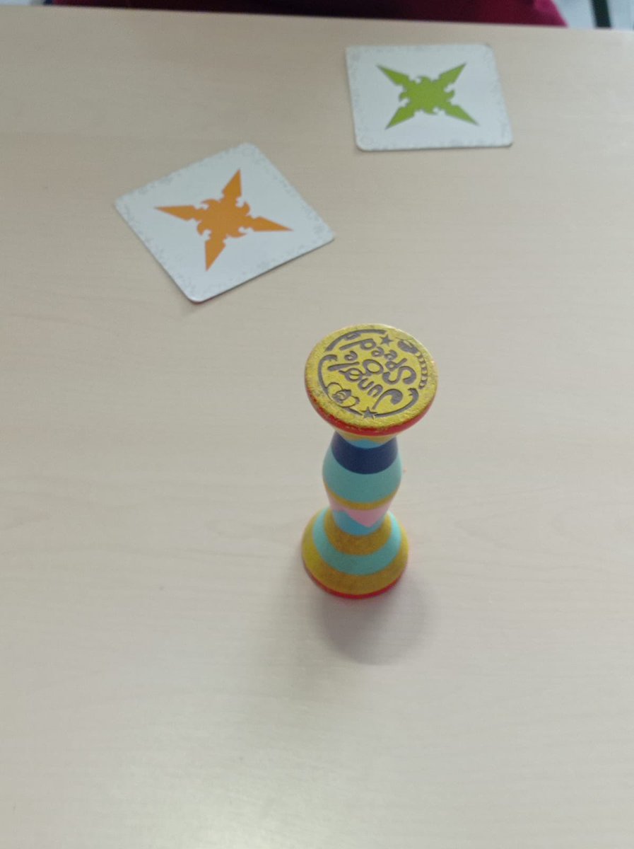 Xuntos_Oviedo's tweet photo. Comenzamos una semana en #Xuntos 
El día no está para mucho hoy, ☔️así que nos dedicamos a decorar botes, a fabricar casitas de pájaros, jugar interminables partidas al parchís¡la lluvia no nos impide divertirnos!🧑🏻‍🎨
#somosMaristas #SonrieMaristas #Sonriedecorazon #MaristasOviedo https://t.co/rZnWVxHjsm