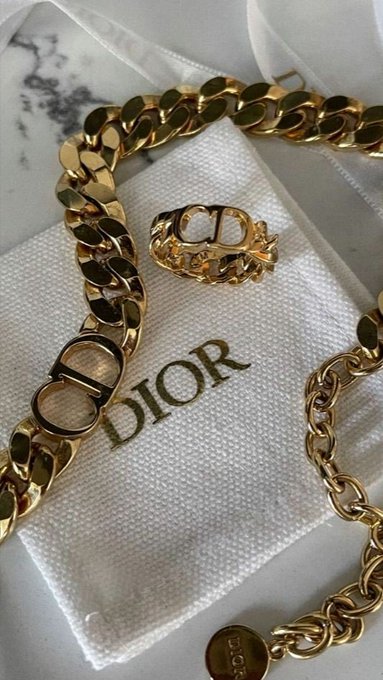 catt_natali's tweet photo. dior jewelry https://t.co/QMpSro3oLn