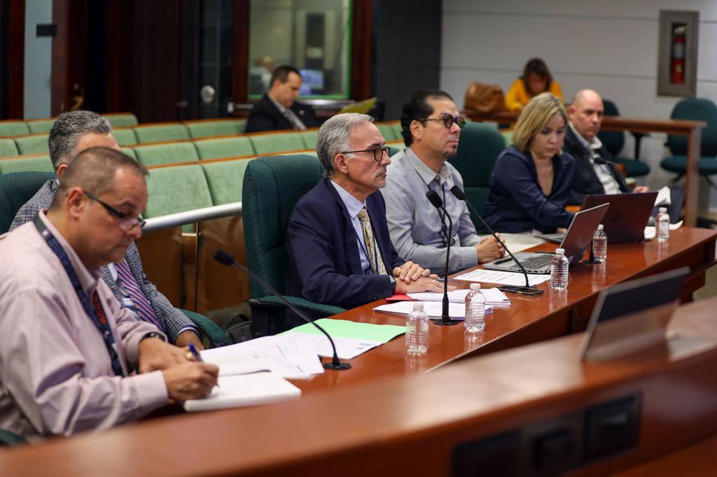 CamaraConPR's tweet photo. 𝐕𝐢𝐬𝐭𝐚 𝐏ú𝐛𝐥𝐢𝐜𝐚 | Investigan construcción de la torre de comunicaciones en el Bo. Indios de Guayanilla. #RC303
-Preside: Rep. Ángel Fourquet Cordero
📸 Tammy Olivencia #CámaraPR https://t.co/pdZDRGJHX2