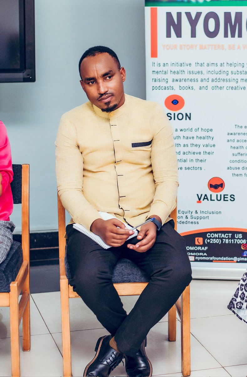 nyomoraf's tweet photo. In kinyarwanda he said “Ntabwo wabwira umuntu ngo akira ngutize ubuzima bwange uzambereho ejo Kuko numva nge ntazabukoresha”.
#nyomora #mentalhealth https://t.co/437bt0HmBg