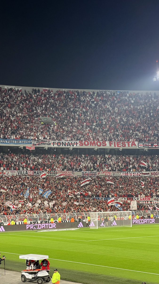 Luca_1622's tweet photo. @_MartinSo @BraianLopez98 Están dejando meter. En las plateas altas tamb hay banderas de palo de las grandes. Amargo serás vos, yo estoy ahí todos los domingos y es una fiesta. https://t.co/4HnLBMTufS