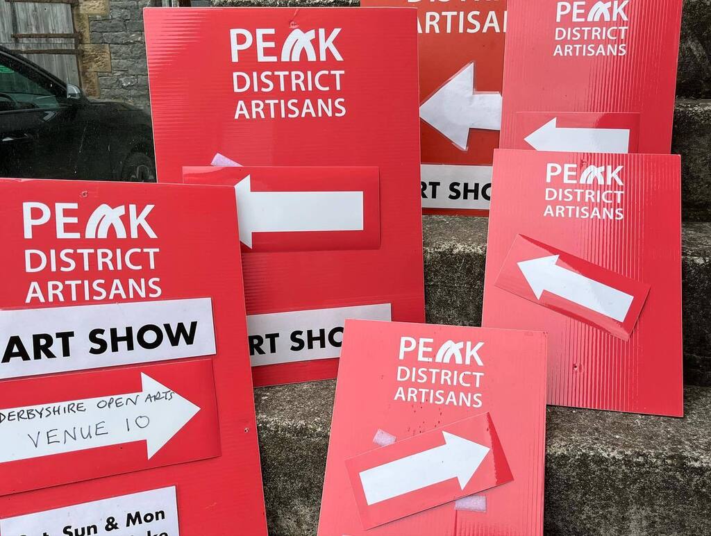 Before- during and after our putting-up-signs day for @peakdistrictartisans at @beechenhill_farm for @derbyshireopenarts 
We are venue number 10 with nine wonderful Artisans and lots of cake, tea, coffee and lunchtime soup.
.
.
.
#dayout #buyfromthemaker #derbyshireopenarts …