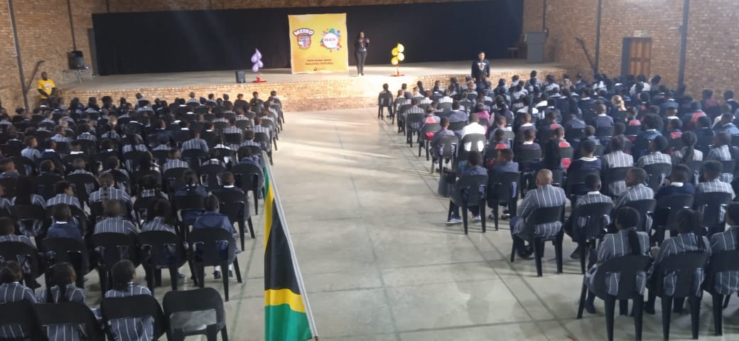 glissonniekerk's tweet image. An absolute joy to be back at @CURRO_SCHOOLS Northriding again speaking about &quot;You are wanted by God&quot; There were tears in the crowd towards the end. 
#SchoolPrograms #Metroworldkids #SiloamReach