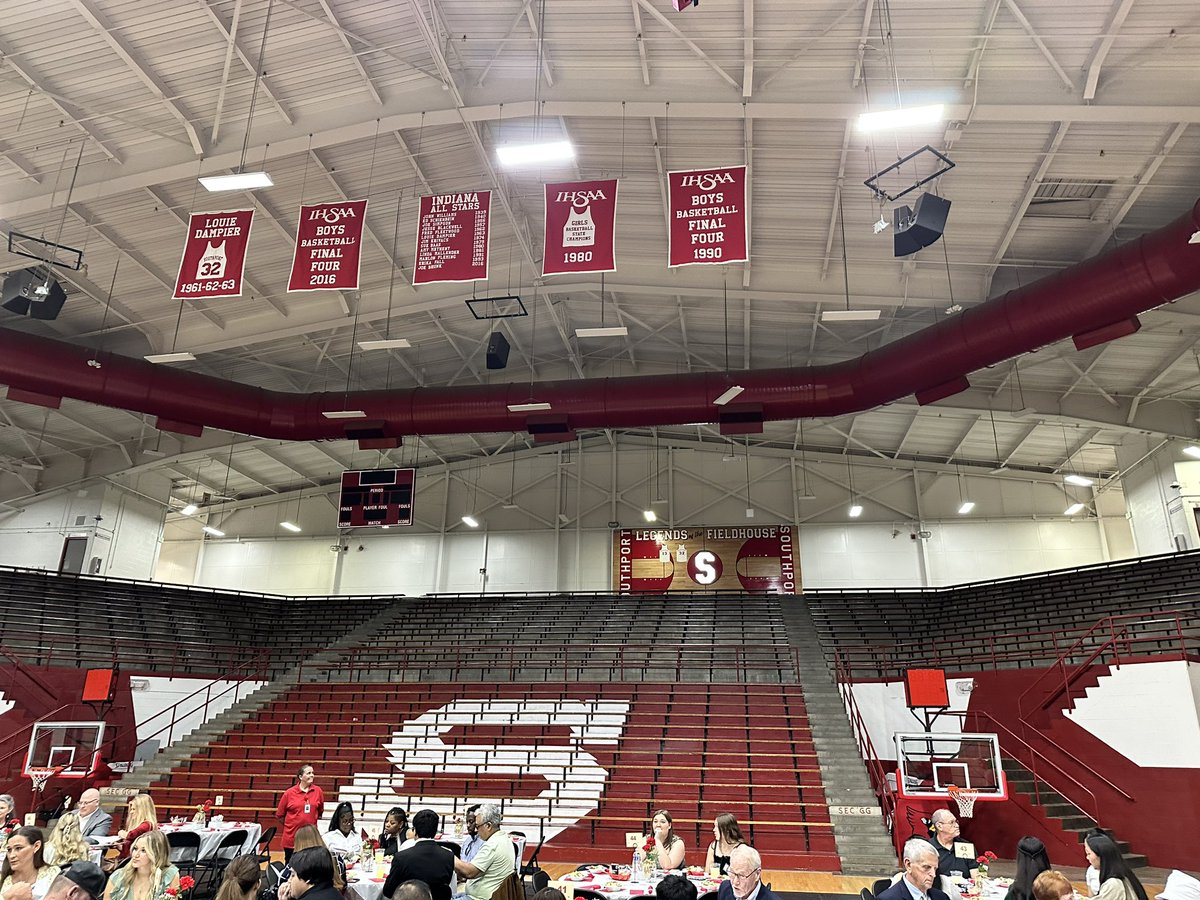 RickStevens63's tweet photo. Back at my old stomping grounds. #ClassOf1980 @SouthportHS for The Scholarship Banquet Dinner. https://t.co/uM0sTOSOc3