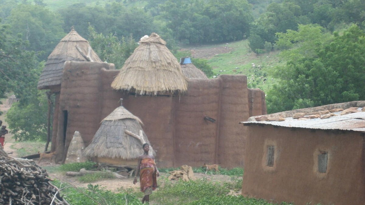 Togo: les défis conservation du site du Koutammakou, un site fragile [1/2] rfi.my/9WfR.t