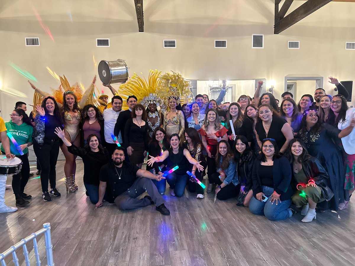 LatinoCommFdn's tweet photo. Our hearts are full of gratitude from a day of reflecting, service, dreaming & dancing at the #LGCNRetreat!
Thank you to our #LGCN for inspiring us these past 10 years & for providing our communities with unwavering support. You are the hope, commitment & love our future needs! https://t.co/fYJIjxDLpa