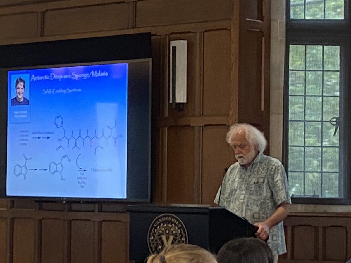 It was so much fun catching up with undergraduate research mentor today @BJ_BakerLab at the @VandyPharm symposium! My time in his @USouthFlorida organic chemistry lab made me fall in love with science. Awesome chemist, researcher, mentor, person. @VUmedicine @VUMChealth