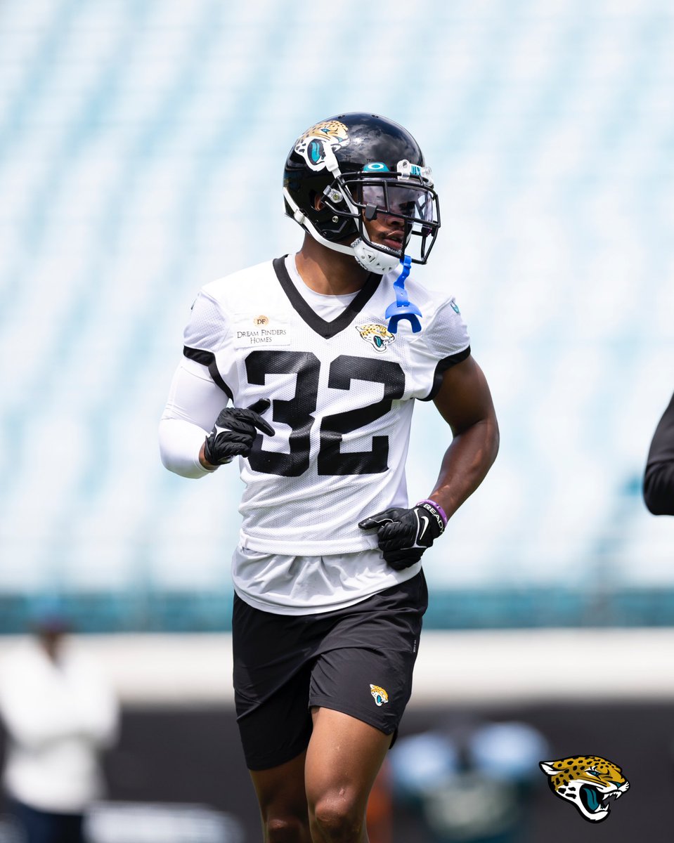 Jaguars's tweet image. Back in the bank! 

#OTAs | #DUUUVAL