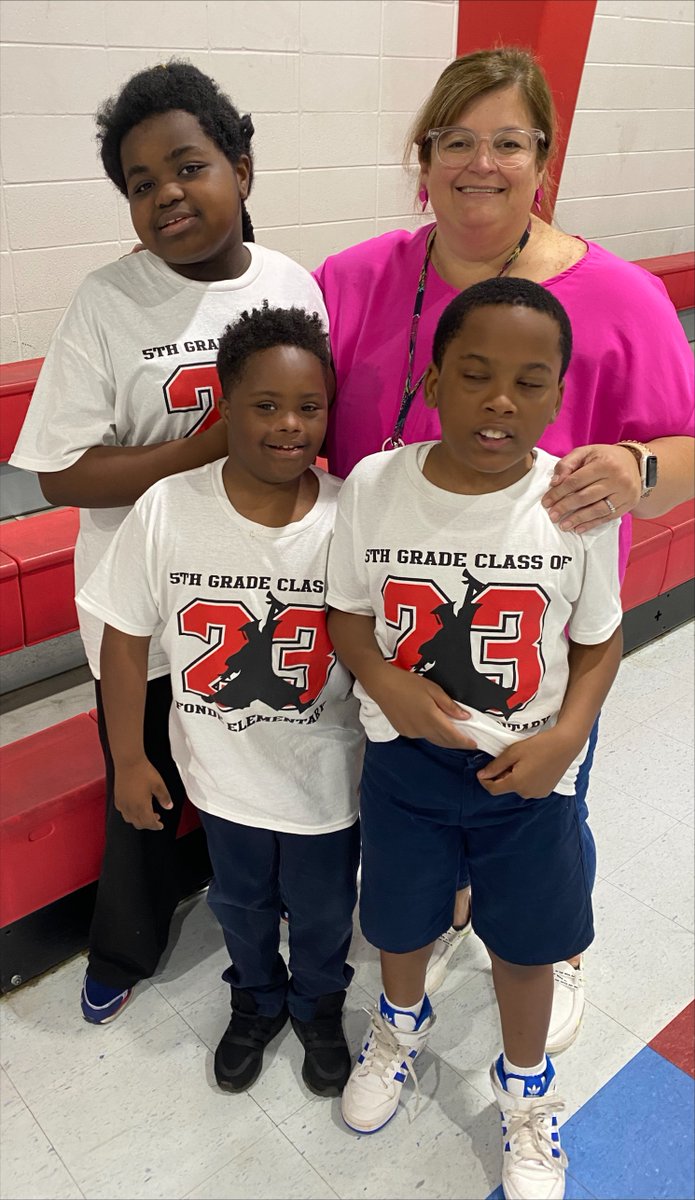 FondeElementary's tweet image. Mrs. Jacobs&apos; students have been studying money and communities in Social Studies. They attended the career parade and her 5th grader took special pictures. #CelebrateFonde @MobilePublicSch #LearningLeading