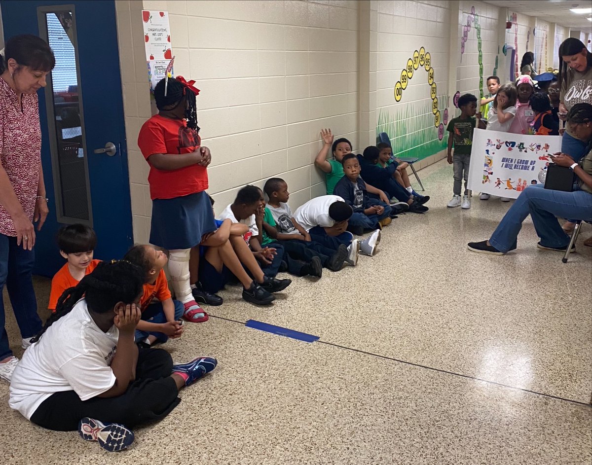 Mrs. Jacobs' students have been studying money and communities in Social Studies. They attended the career parade and her 5th grader took special pictures. #CelebrateFonde <a href="/MobilePublicSch/">MobilePublicSchools</a> #LearningLeading