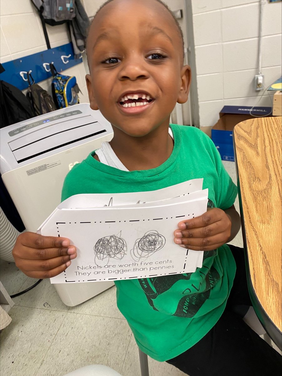 FondeElementary's tweet image. Mrs. Jacobs&apos; students have been studying money and communities in Social Studies. They attended the career parade and her 5th grader took special pictures. #CelebrateFonde @MobilePublicSch #LearningLeading