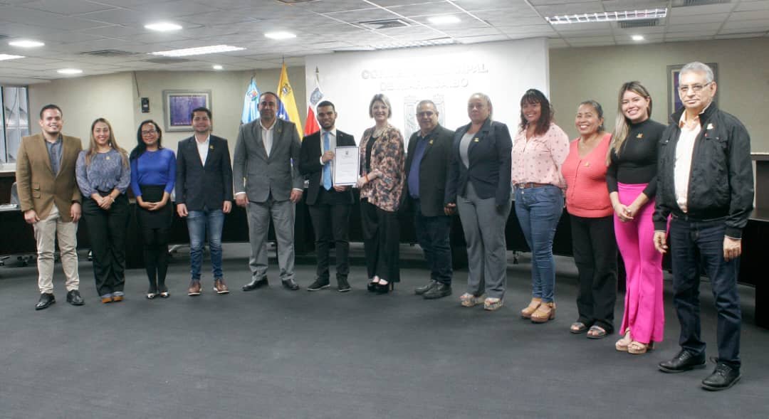 partidoUNT: “Es hora de que la sociedad en #Venezuela de un paso hacia adelante y defiendan los derechos de la población #LGBTIQ para que cada ciudadano sea tratado con igualdad y justicia”, aseveró <a href="/soyleninc/">Lenin Castellano</a> durante Sesión Solemne en el estado #Zulia

…