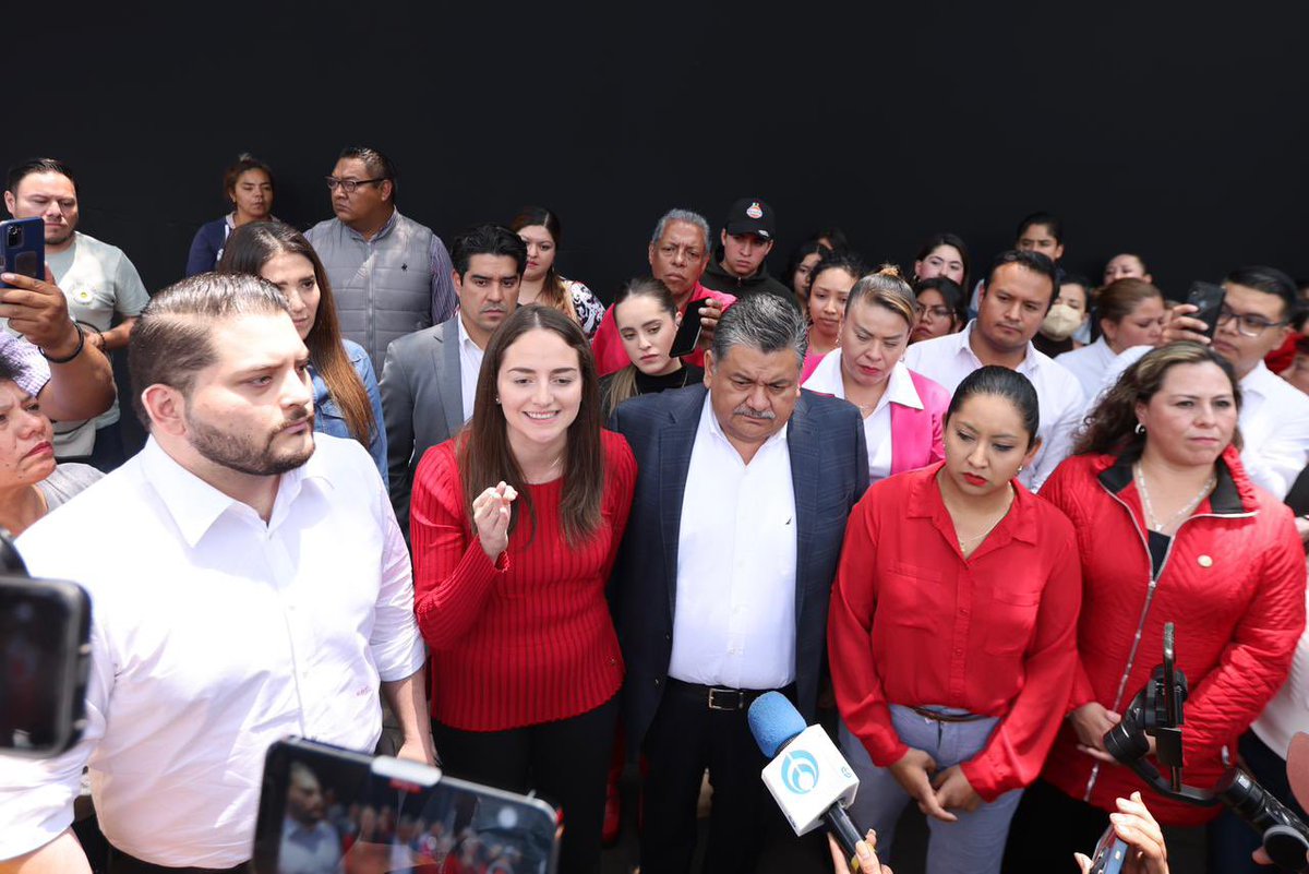 TaniaLariosMX's tweet photo. ¡Movimiento Ciudadano no tiene vergüenza! @AlvarezMaynez y @Chertorivski son unos cobardes que buscan dividir a la oposición a 2 semanas de las elecciones de Edoméx y Coahulia.

¡Quítense la máscara, la ciudadanía ya se dio cuenta, la verdadera oposición es #VaPorMéxico! 🇲🇽 https://t.co/MfRaNIgiGP