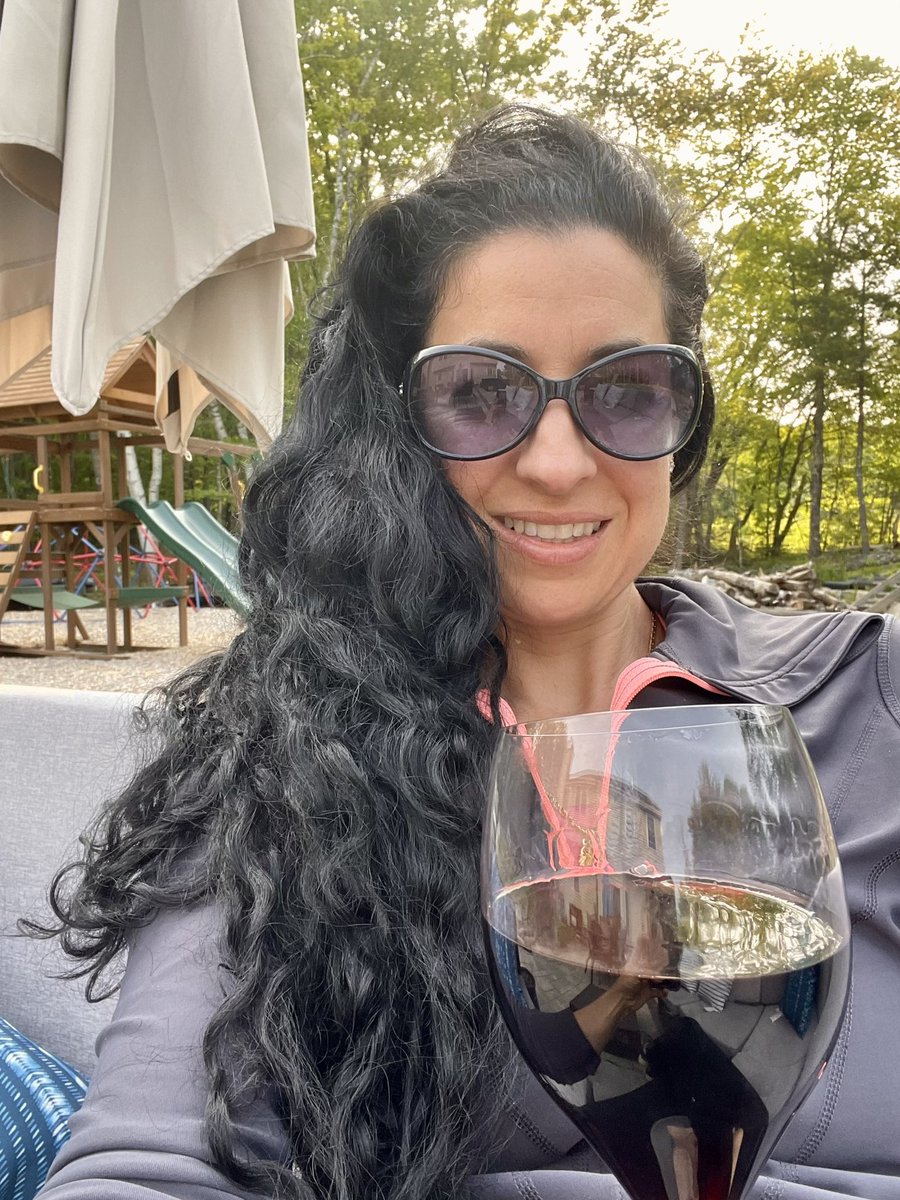 Sunshine, wine and grillin vibes!

#mondaymotivation #Mondays #winetime #winelife #wineblogger #wine #winelover #timeforwine #momlife #grilling #sunshineandgoodvibes