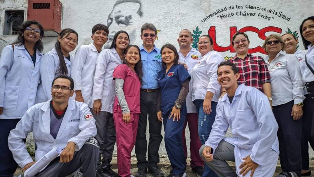 ScarletONCAtvr's tweet photo. #Amazonas || 🗣️ Gobernador @GOB_MiguelR dijo: “Hoy recibimos a una comisión de @MVzlaBella para rehabilitar las viejas residencias médicas del hospital JGH y convertir este espacio en la sede de la UCS Hugo Chávez”
https://t.co/HJBBVUEYTv

@NicolasMaduro

#ConMaduroMásEducación https://t.co/XGafPbaCq3