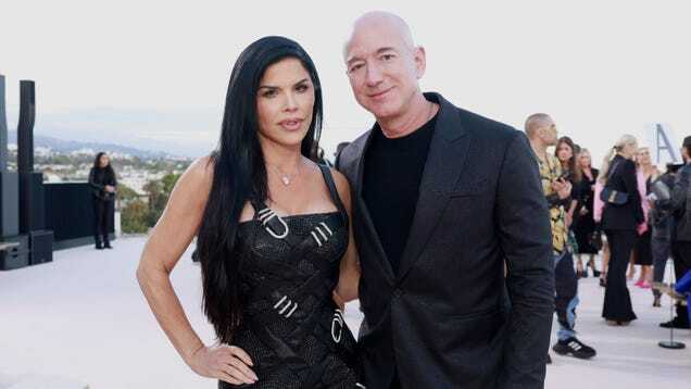 inkbrushstudios's tweet photo. Jeff Bezos Reportedly Engaged to Lauren Sanchez—Will Still Launch Her Into Space https://t.co/Yc85zSANos https://t.co/CChRCJYqHg