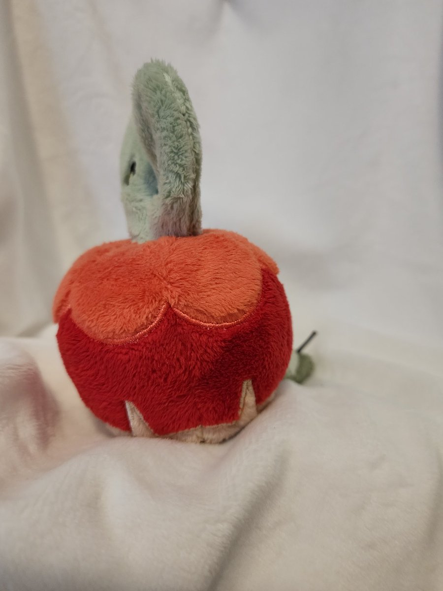 Harbingerplush's tweet photo. Standard applin https://t.co/vmsM29SsCN