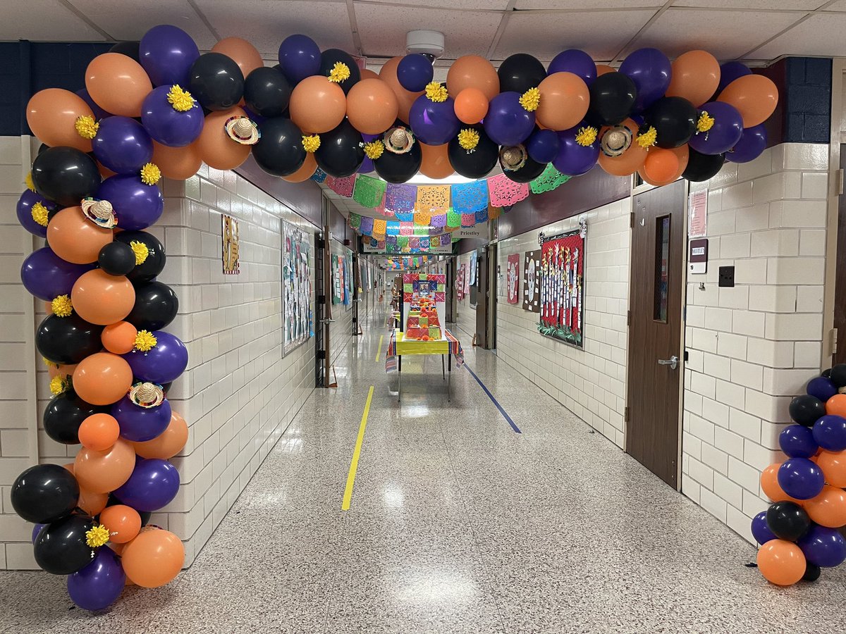 llipsey5's tweet photo. Ready for our Dual Language Showcase! #FisherES #FisherTigers #PISDDL https://t.co/87r3Gap43N