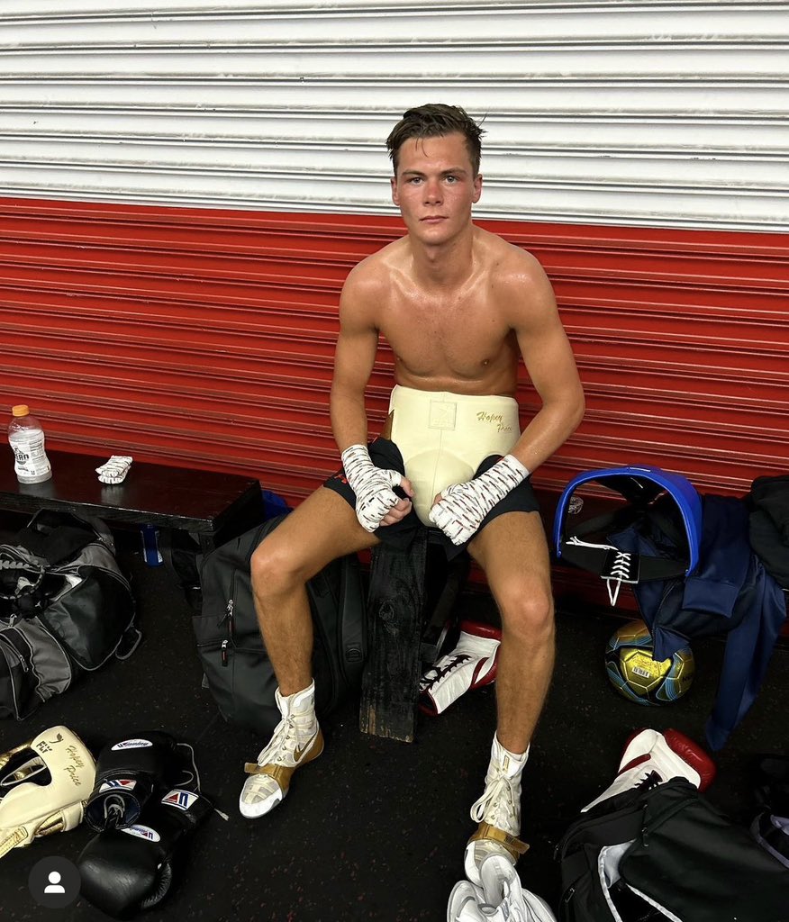 🇬🇧 x 🇲🇽 x 🇺🇸 #noboxingnolife 
<a href="/MatchroomBoxing/">Matchroom Boxing</a> July 1st I’m coming