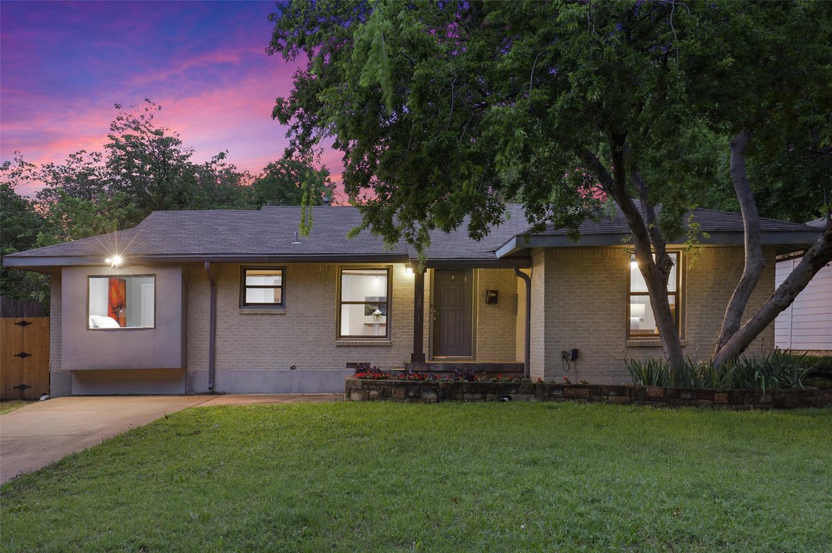 Realtor_Randa's tweet photo. Available For Lease
SqFt. 1,203| 3 bedrooms | 1 baths | Fully furnished option available
Perfect short-term corporate rental!
Contact me to schedule a private tour for any rental or sale home in DFW
#corporatehousing #midwayhollow #dallasrealtor #dallasrealestate #dallasrealtors https://t.co/aoo8yEEEBK