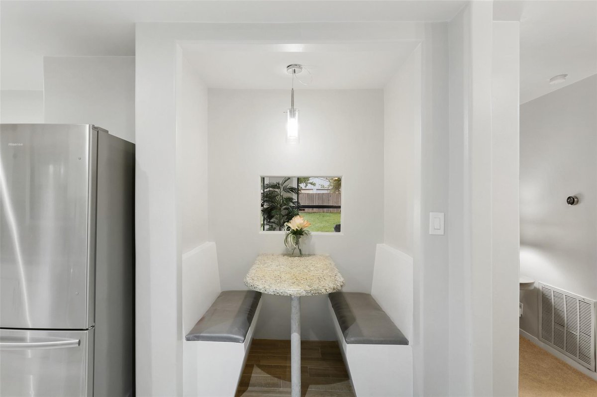 Realtor_Randa's tweet photo. Available For Lease
SqFt. 1,203| 3 bedrooms | 1 baths | Fully furnished option available
Perfect short-term corporate rental!
Contact me to schedule a private tour for any rental or sale home in DFW
#corporatehousing #midwayhollow #dallasrealtor #dallasrealestate #dallasrealtors https://t.co/aoo8yEEEBK