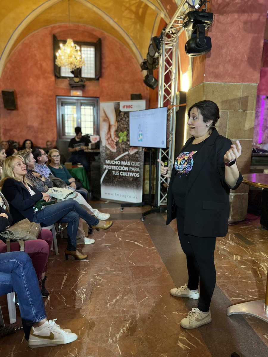 SergiMerida's tweet photo. No hay palabras para describir lo que hemos vivido hoy en nuestro #Pint23LOR con la #SalaSilos abarrotada, con el público entregado a @AnaBayes @magiaymates y también con #FranciscodePaulaLópez alumno del @IESRosGiner #Lorca https://t.co/a32uoiEqOf