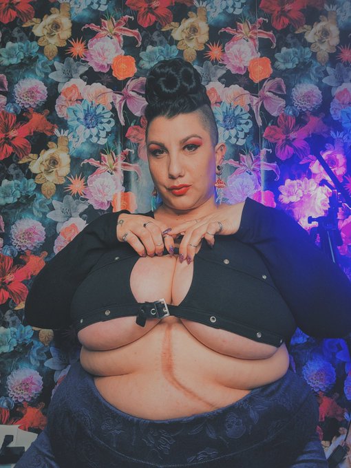 What are you getting me for my bday? You have ten days😈 #bbw #princess  https://t.co/AyxnDtvdj8 https://t<a href="/tag/princess"class="tags"><span>#princess</span></a><a href="/tag/bbw"class="tags"><span>#bbw</span></a>