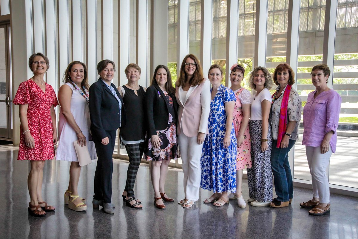 Des Palmes Académiques amplement méritées pour Michèle Braud, spécialiste des langues internationales @La_Believes.
Michèle est une véritable ambassadrice du #français qui contribue ardemment à la promotion du bilinguisme en ⚜️, ainsi qu'une partenaire essentielle du Consulat!👏