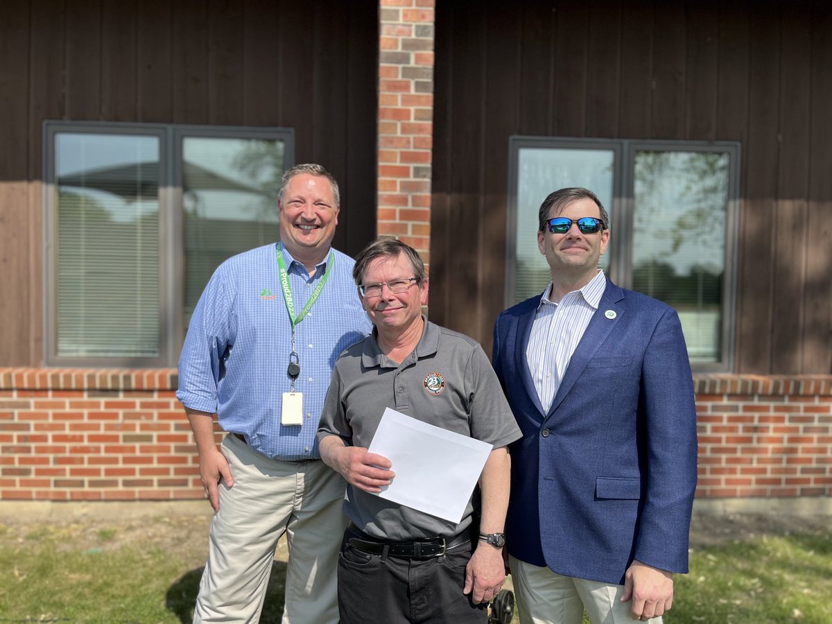 Christopher Alms (@chrisalms) on Twitter photo Recognizing our 30- and 35-year staff members! Years of making a difference that we will spend even more years appreciating. Thank you, thank you, thank you! <a href="/PHSD23/">Prospect Hts. SD23</a> <a href="/Dangelaccio/">Don Angelaccio</a> #PROUD2BD23 Recognizing our 30- and 35-year staff members! Years of making a difference that we will spend even more years appreciating. Thank you, thank you, thank you! <a href="/PHSD23/">Prospect Hts. SD23</a> <a href="/Dangelaccio/">Don Angelaccio</a> #PROUD2BD23