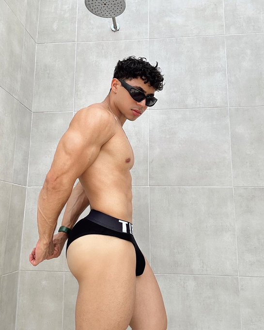 🦈 https://t.co/FCvGSluN8U