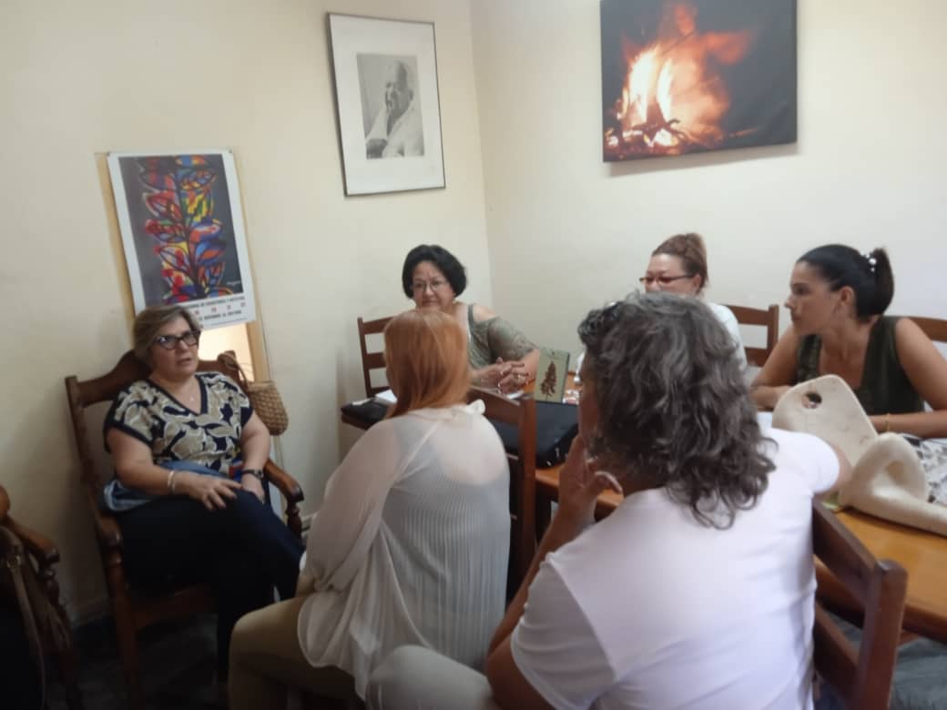MarisolCult's tweet photo. Fructífera reunión  de la comisión cultura turismo en la #IslaDeLaJuventud presidida por la directora de eventos del MINCULT Lizt Cuesta  donde se revisaron temas medulares para el perfeccionamiento del trabajo de estos dos ministerios. https://t.co/VnrBhBEzpc