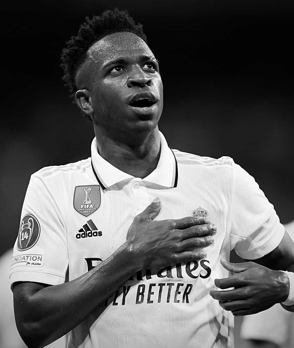 No futebol e em qualquer lugar não existe espaço para o Racismo, estamos contigo Vinicius ! 🦅