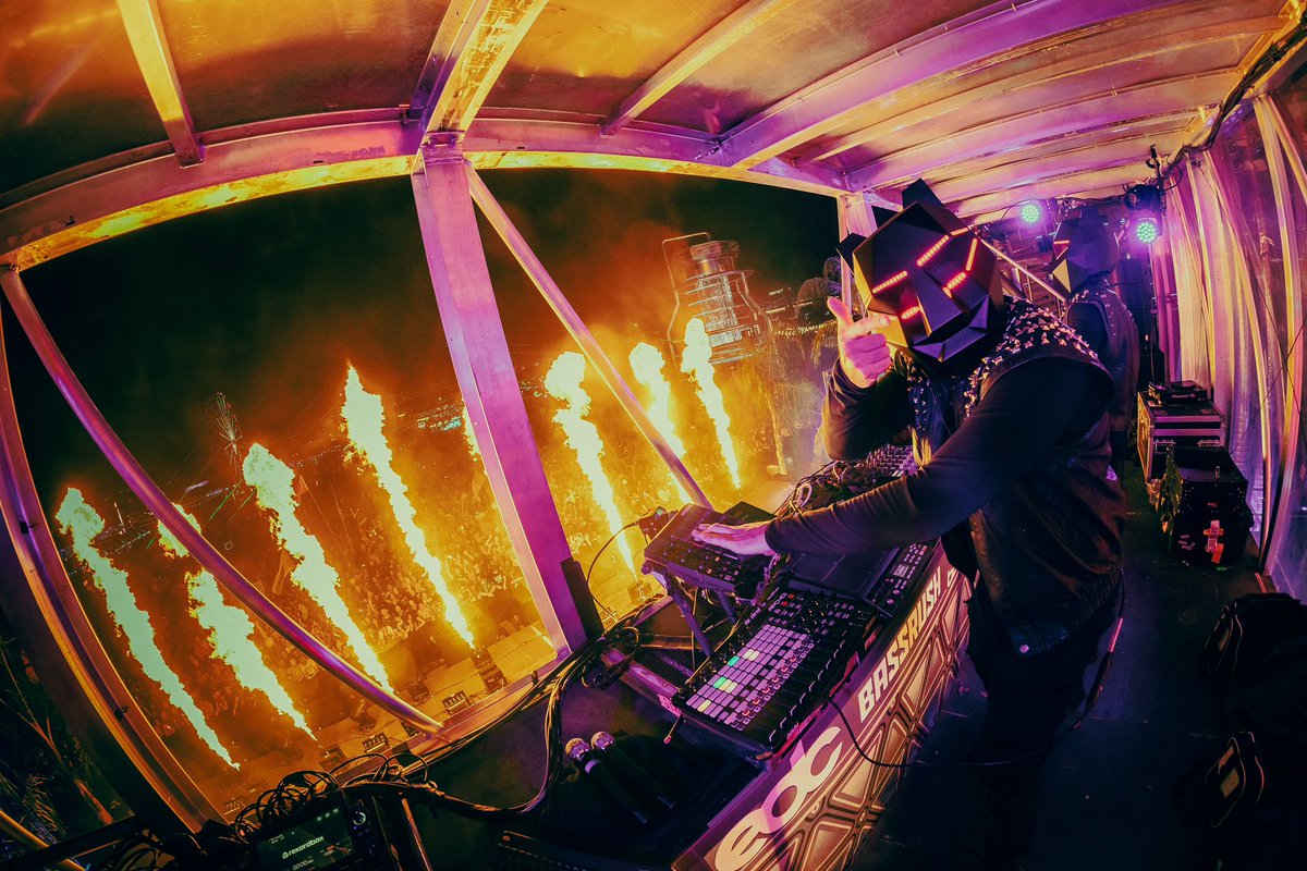 OfficialBTSM's tweet photo. We turned #EDC into CHURCH 🌈🙏🏼 https://t.co/GVAQmZanFw