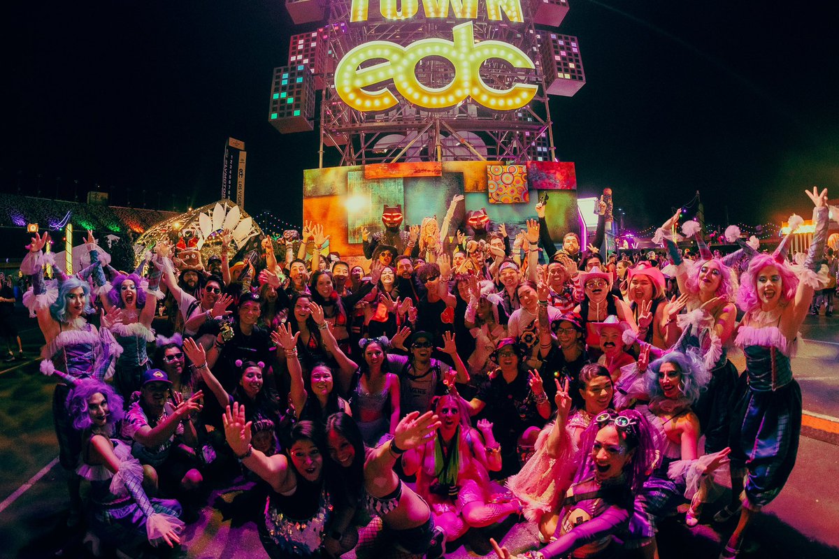 OfficialBTSM's tweet photo. We turned #EDC into CHURCH 🌈🙏🏼 https://t.co/GVAQmZanFw