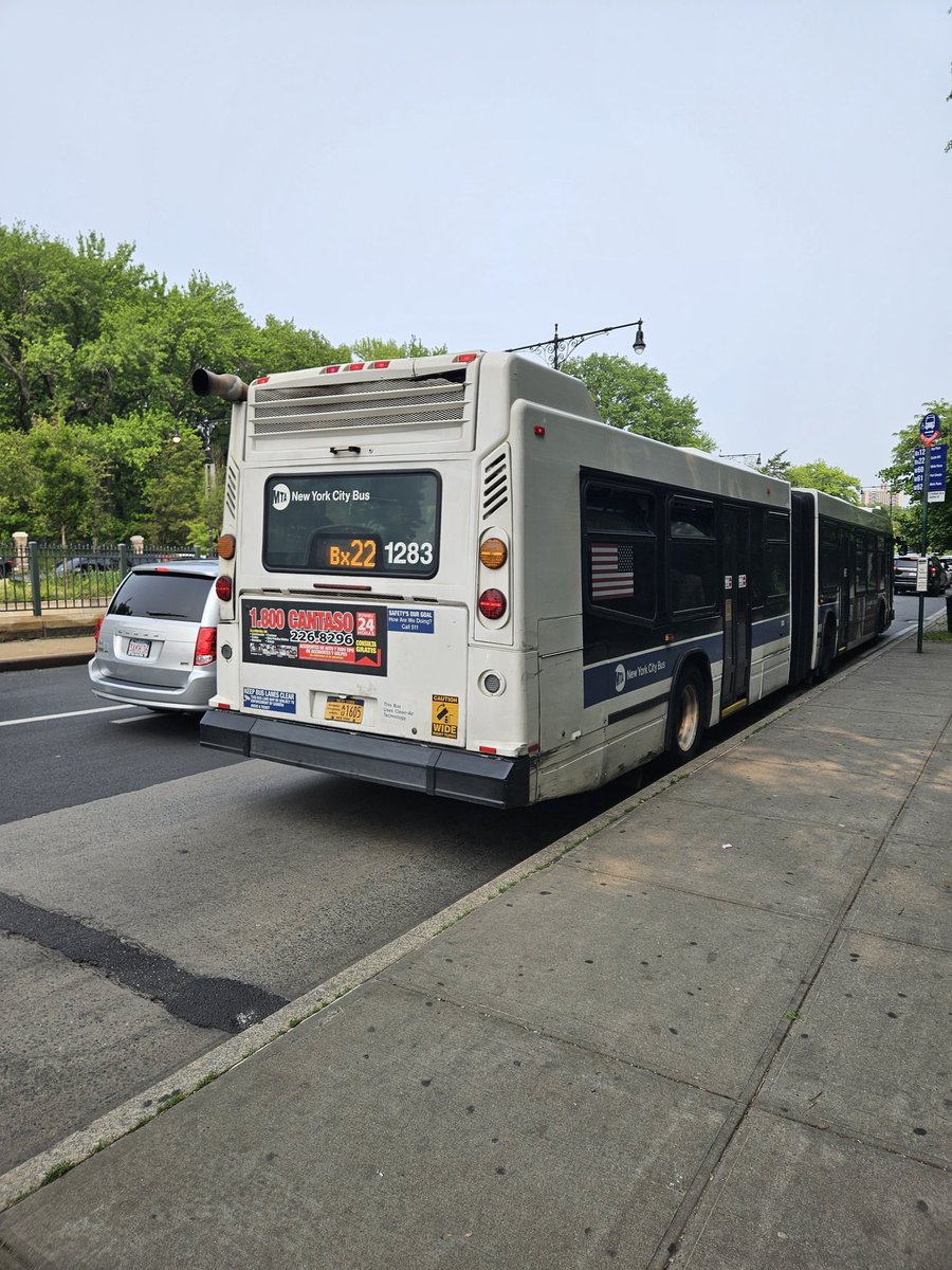 legac1's tweet photo. @MTA whoever was driving this BX22 today around 4:30 pm should be fired he denied me n my 3 yr old son entrance on the bus when there was clearly enuff room 4 us first off n secondly had an attitude like I did something to him.we pay 2 ride your buses we demand better from u guys https://t.co/OB0OWg2Zdj