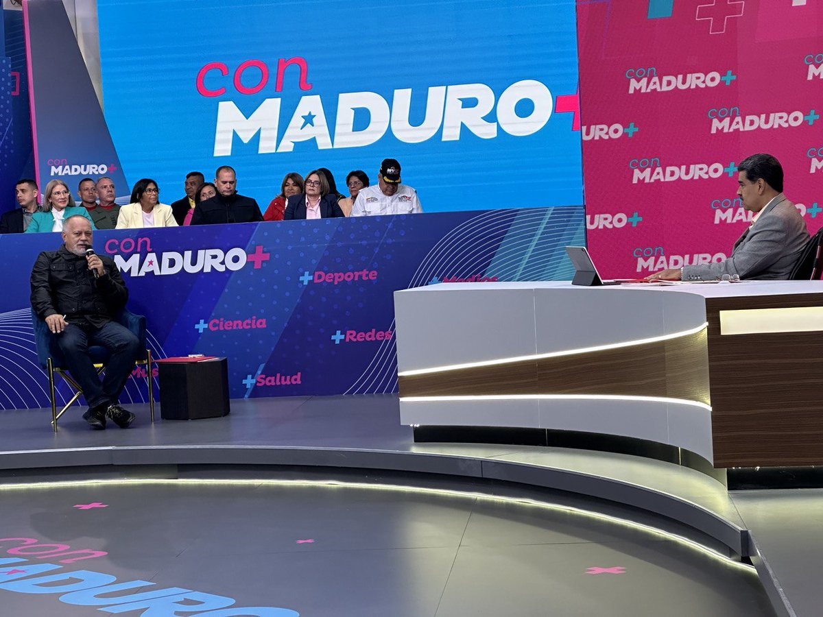 ScarletONCAtvr's tweet photo. Ya en VIVO 🔴 Presidente @NicolasMaduro en su programa @ConMaduroMas_ 

🟣 Fotos para compartir

#ConMaduroMásEducación https://t.co/X8VNdbd0DZ