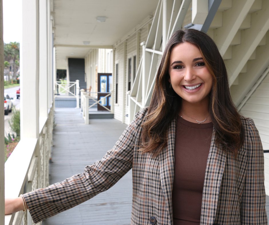 Alpha Omicron Pi tweet media