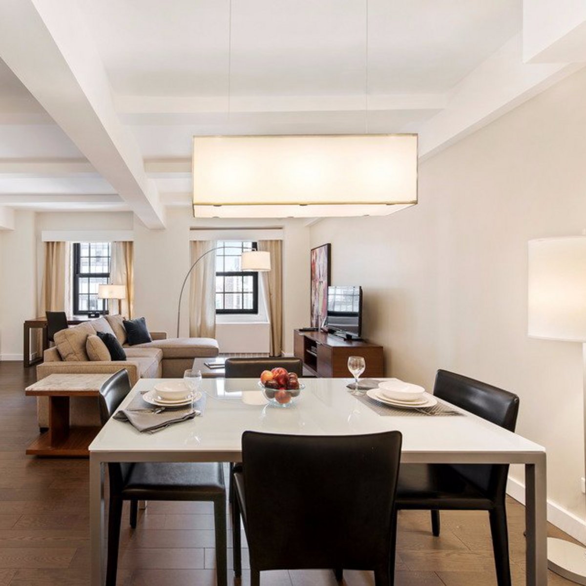 TheBeekmanTower's tweet image. Consider bringing your family along for your upcoming trip to #NewYork. Our suites offer ample space, complete with a #fullkitchen and dining area, making them ideal for #familydinners. To book a suite, visit our website at bit.ly/2xCva7G.