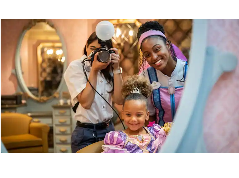 Your little one can be a princess or pirate at the #BibbidiBobbidiBoutique inside #CinderellaCastle at #MagicKingdom Park in #WaltDisneyWorld Resort. Capture your moment w/ a photo shoot @ Sir Mickey's Royal Portrait Studio or w/ a Capture Your Moment session.
📷Disney Parks Blog