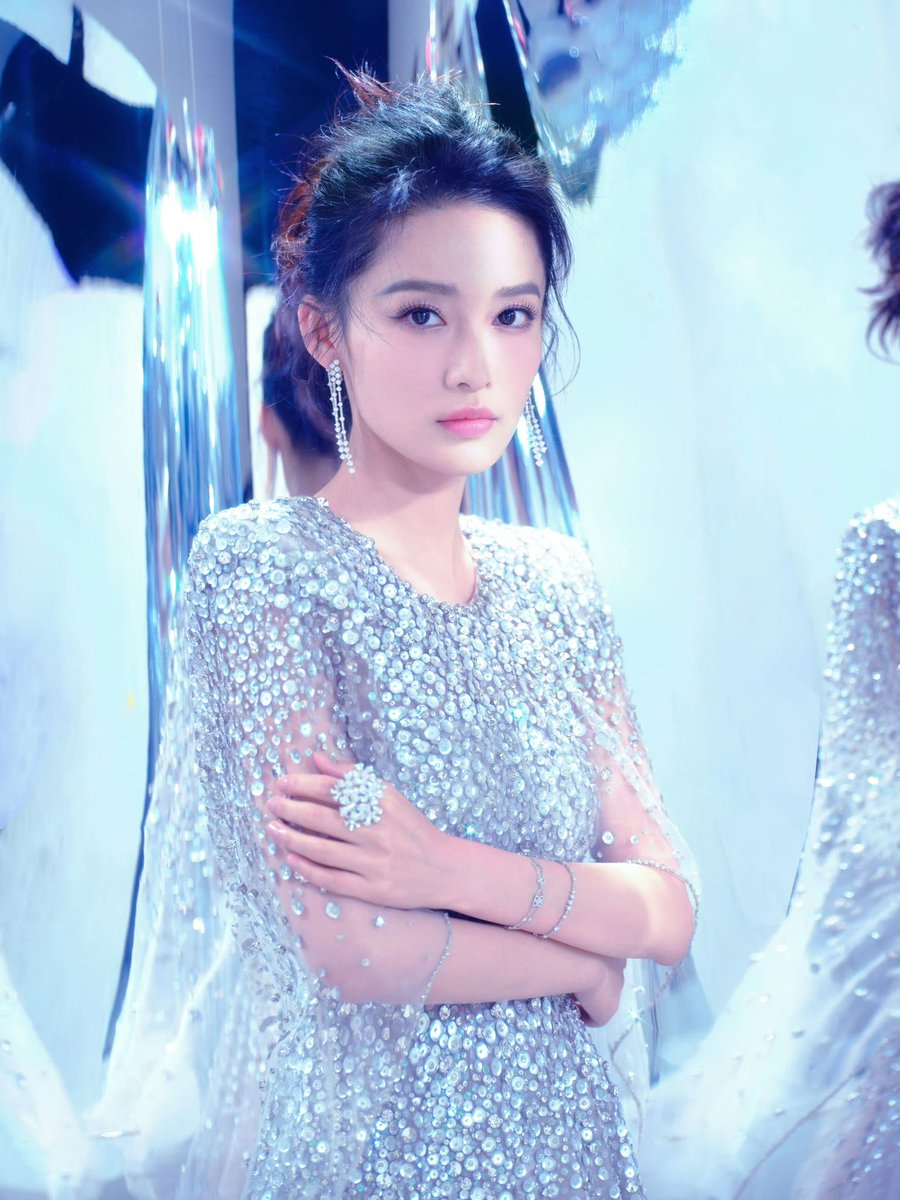 #LiQin #李沁 🇨🇳💕💕💕
Li Qin #MadameFigaro Gala