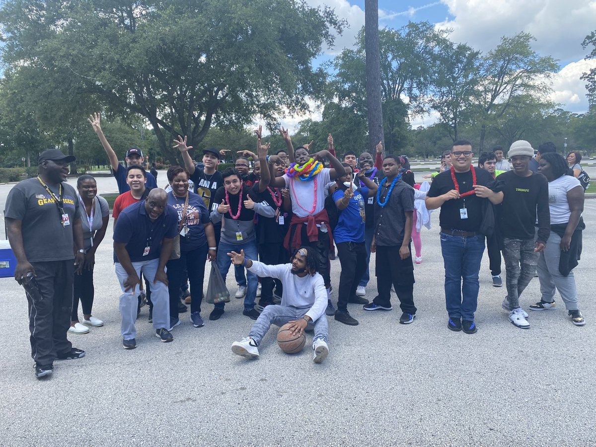 BlouClassroom's tweet photo. The kids had a blast at #meyerpark for our #slcfieldday @NimitzHS_AISD https://t.co/Ruq40mx2Xp