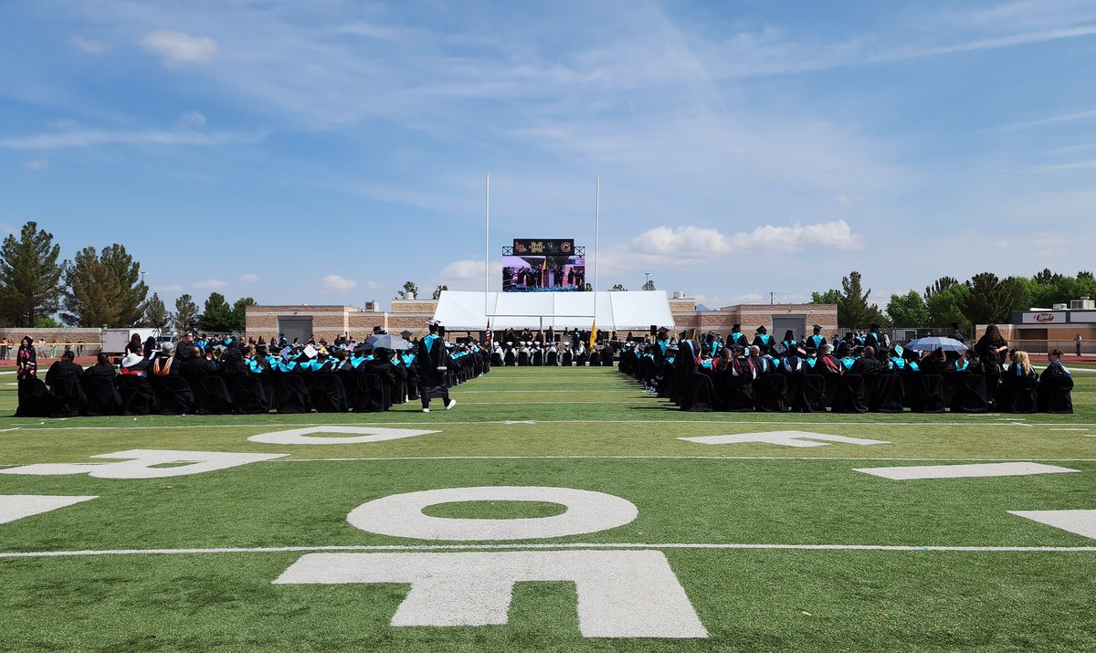 yearbook_omhs's tweet photo. Congratulations Class of 2023! 🖤
You should be super proud of yourselves! We love you!  

*You have until June 1st to buy a yearbook. Link in bio. https://t.co/BNX7UGK02A
