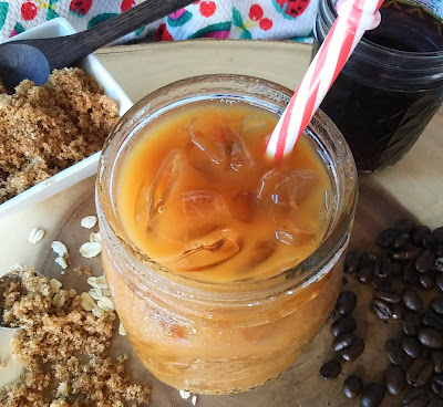 Looking for a delicious summer coffee drink? Skip the long line at the coffee place and make this dairy-free Iced Brown Sugar Oat Milk Coffee Latte. momknowsbest.net/2021/06/dairy-… #coffee #latte #brownsugaroatlatte