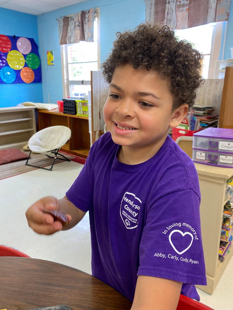 hescubcats's tweet photo. Surprise! Mrs Elliott's class had a surprise in-school gem  mining field trip thanks to @pisgahforestgem. Students sifted through all the sand to find gems and talked about the "gems" of the year. #fieldtrip #gemmining #gemmine @HESCubcatsPTO https://t.co/ymaQfciuBU