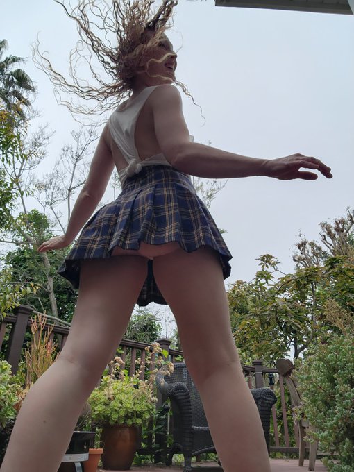 Happy Monday! https://t.co/pmnXZzoZ1h