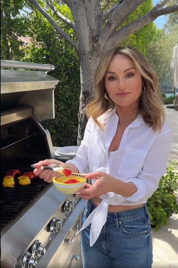 POWreddit's tweet image. Giada De Laurentiis, 52. via /r/PrettyOlderWomen #POWReddit bit.ly/3BMj791