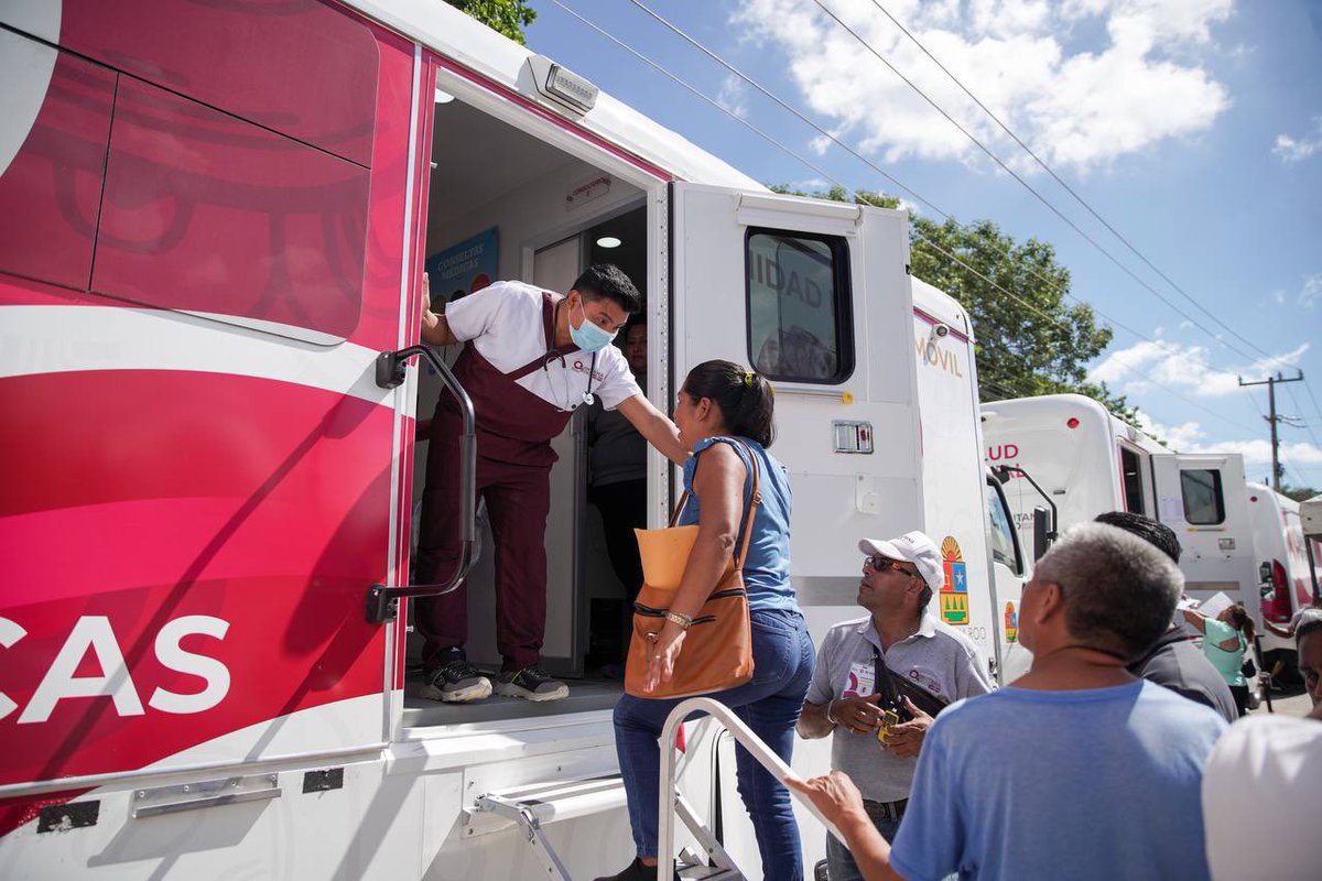 Ana_CastilloD's tweet photo. #RT @MaraLezama: Muy contenta de visitar las unidades médicas móviles del programa “Salud para Tod@s” en Villas Otoch Paraíso en #Cancún, con las que llevamos esperanza y bienestar a nuestra gente, para que tengan una mejor calidad de vida con la prevenc… https://t.co/uAOaTSxONe